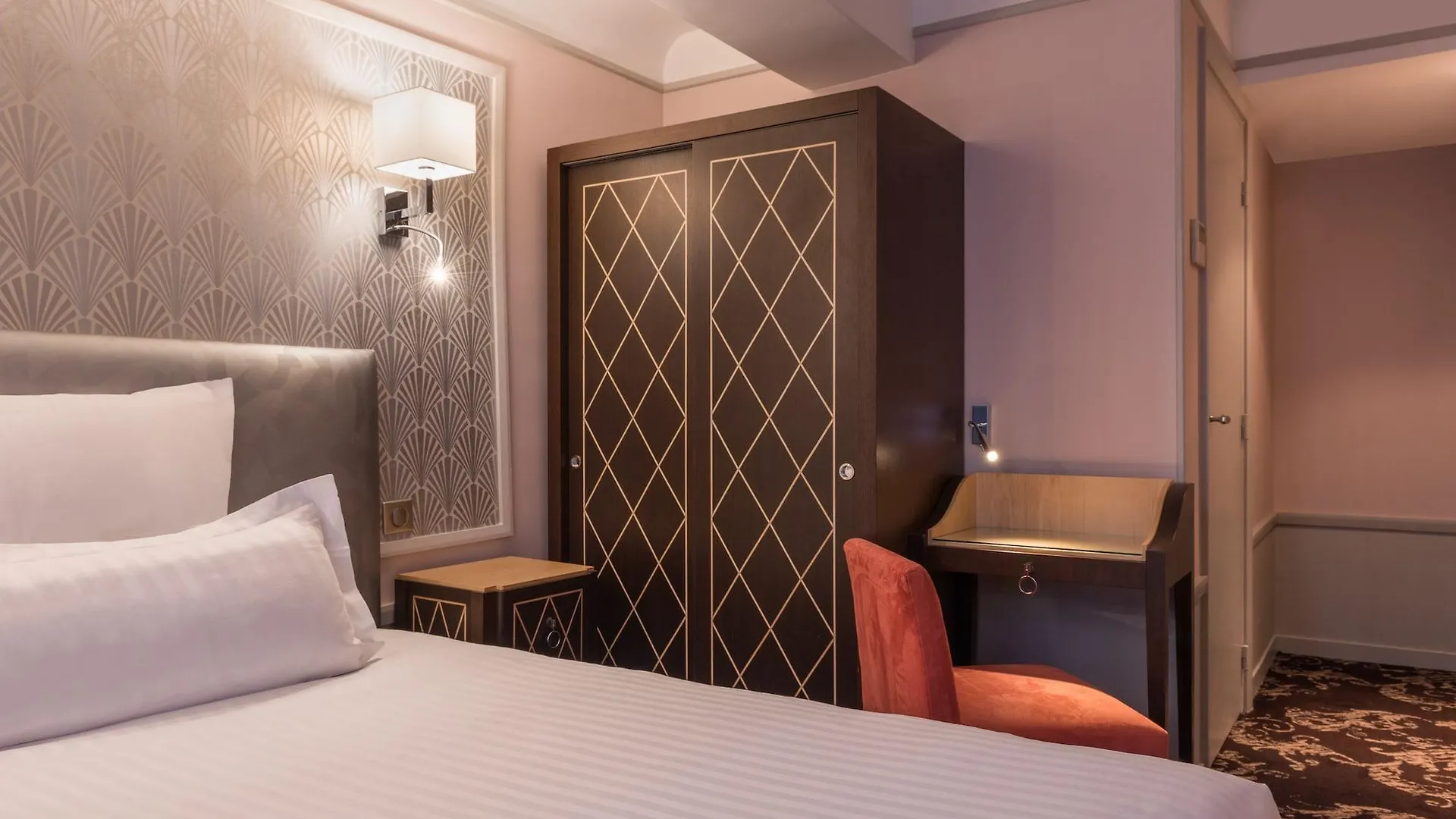 Crystal Hotel Paris