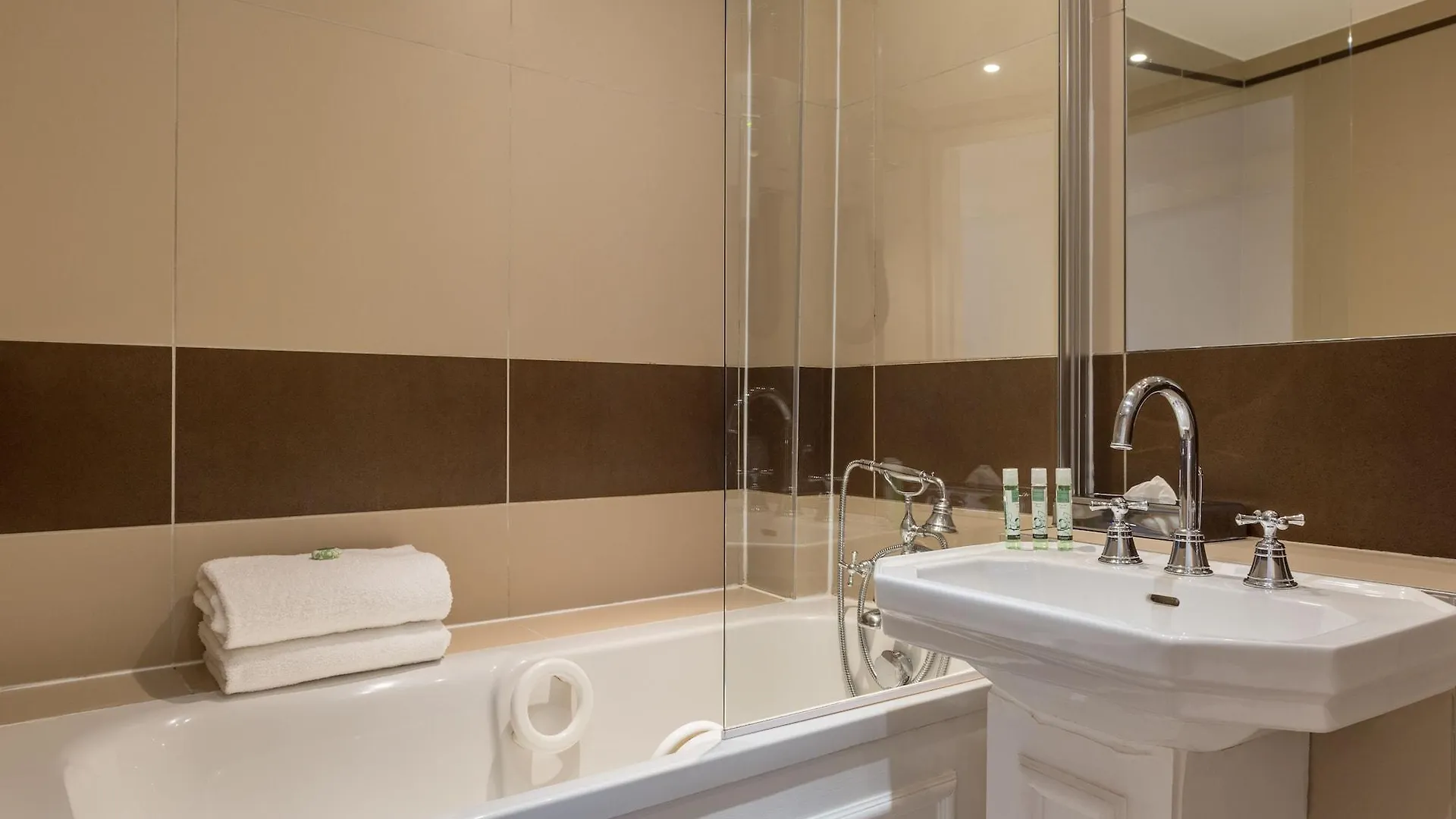 Crystal Hotel 3*